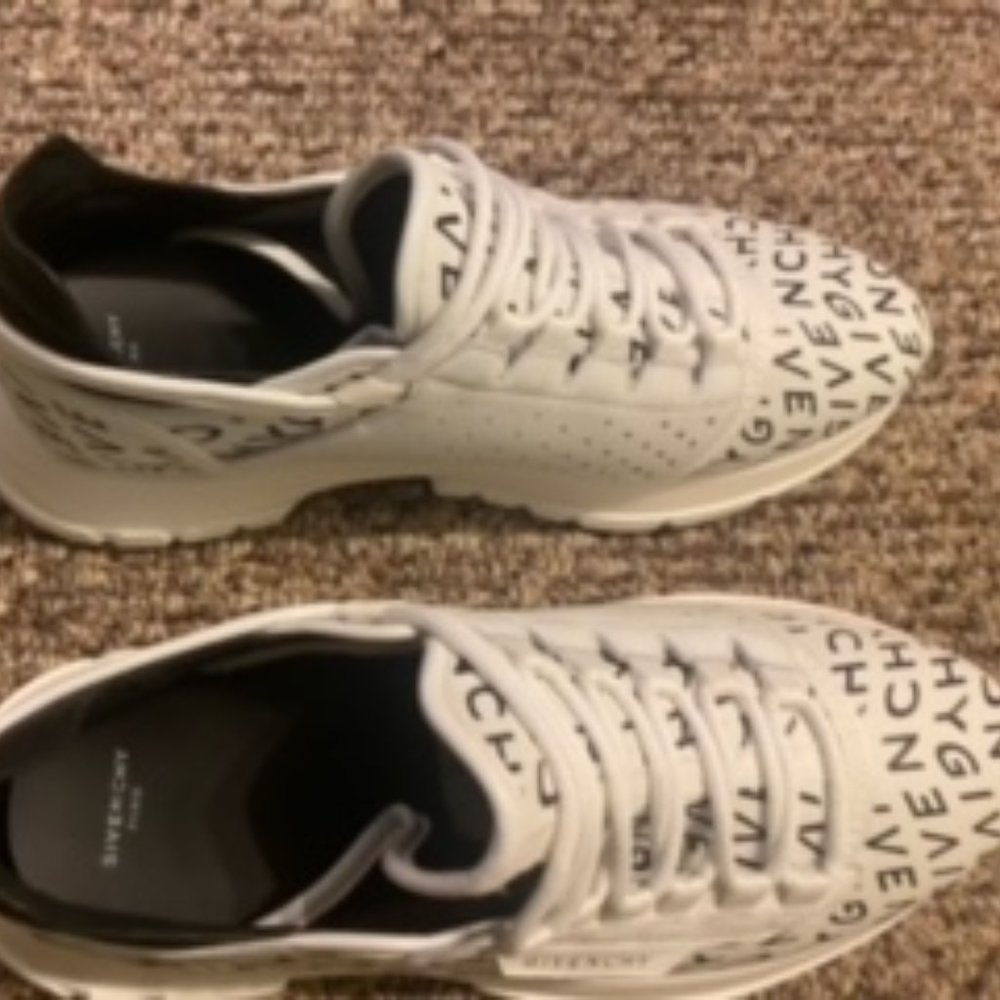 Mens Givenchy Shoes EUR-44 Never worn/ Brand new Purchased from Saks Fifth at Ki